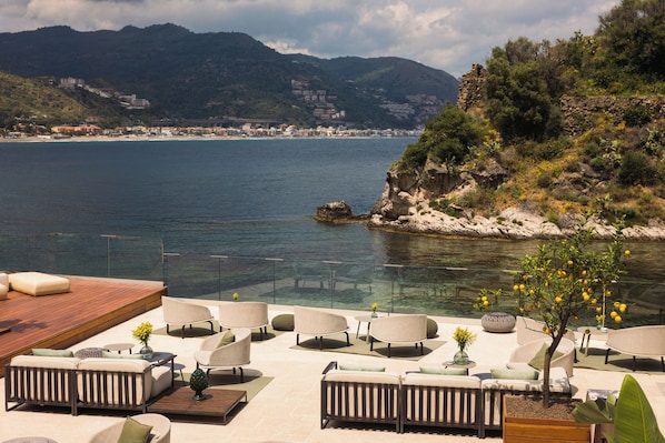 Atlantis Bay – The Leading Hotel of the World